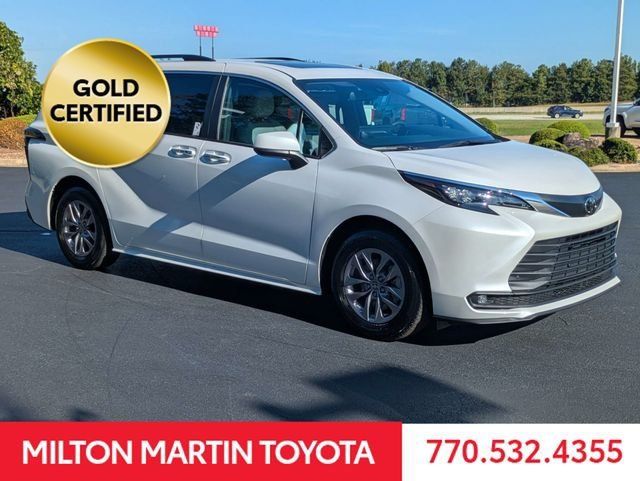 Certified 2026 Toyota Sienna XLE FWD image 2