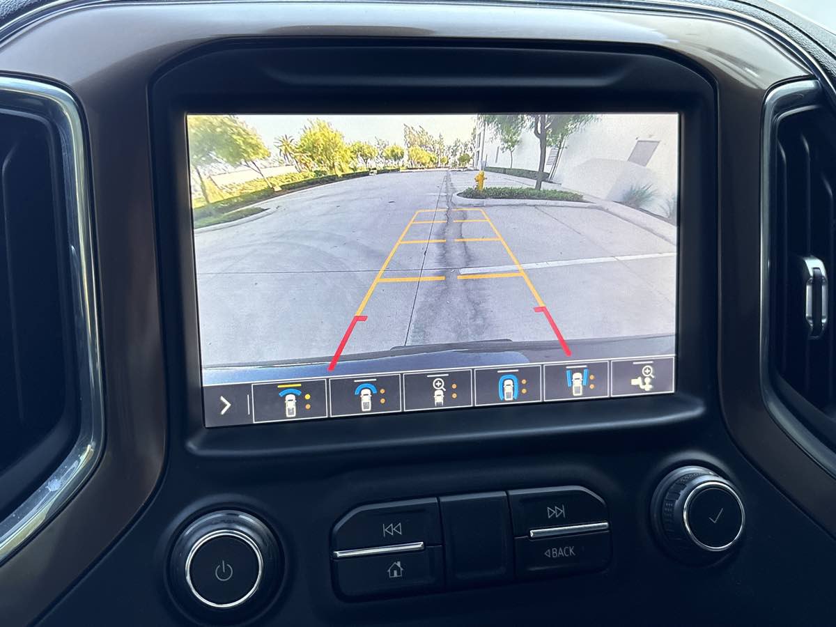 Used 2019 Chevrolet Silverado 1500 High Country w/ Technology Package AWD/4WD image 23