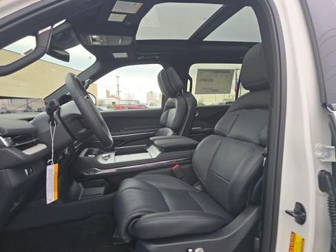 New 2026 Lincoln Navigator Reserve AWD/4WD image 17