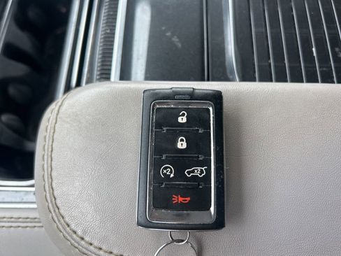 Used 2022 Jeep Wagoneer Series I AWD/4WD image 17