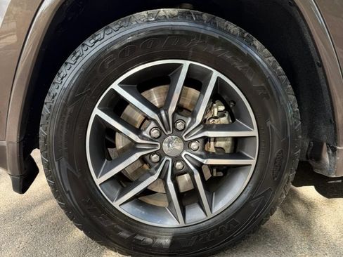 Used 2018 Jeep Grand Cherokee Overland AWD/4WD image 22