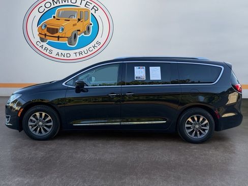 Used 2019 Chrysler Pacifica Touring-L Plus w/ Advanced Safetytec Group image 3