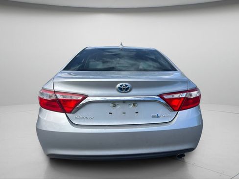 Used 2017 Toyota Camry XLE w/ Moonroof Package FWD image 6
