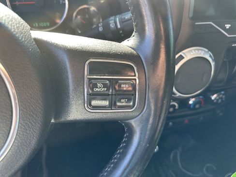 Used 2012 Jeep Wrangler Rubicon w/ PWR Convenience Group image 8