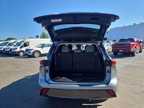 Used 2020 Toyota Highlander Limited AWD/4WD image 3