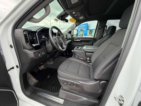Used 2025 Chevrolet Silverado 2500 LT w/ Convenience Package AWD/4WD image 15