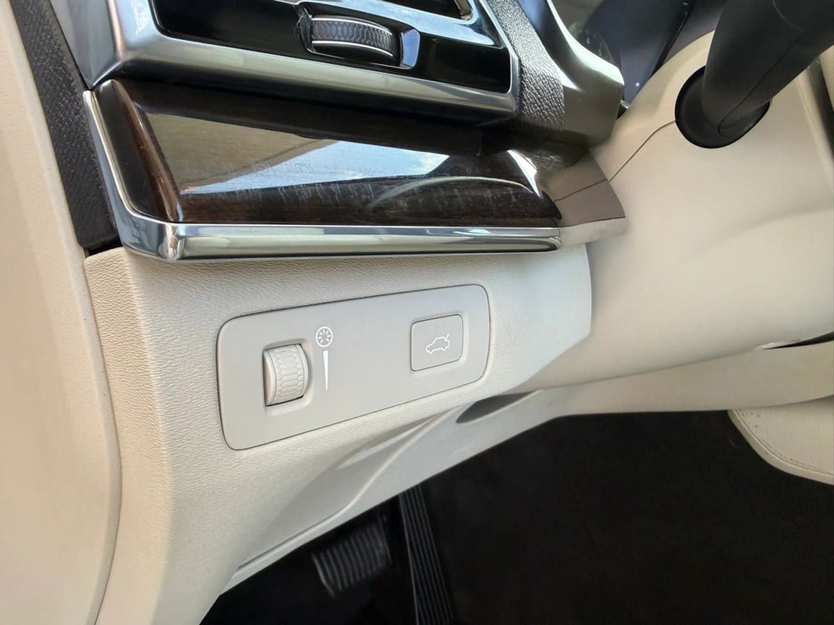 Used 2016 Volvo XC90 T6 Momentum w/ Momentum Plus Package AWD/4WD image 38