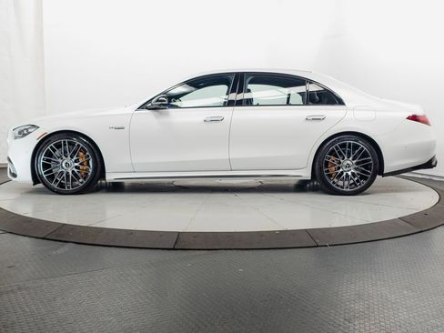 Used 2024 Mercedes-Benz S 63 AMG S w/ Carbon Fiber Exterior Package image 4