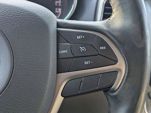Used 2019 Jeep Grand Cherokee Laredo RWD image 8