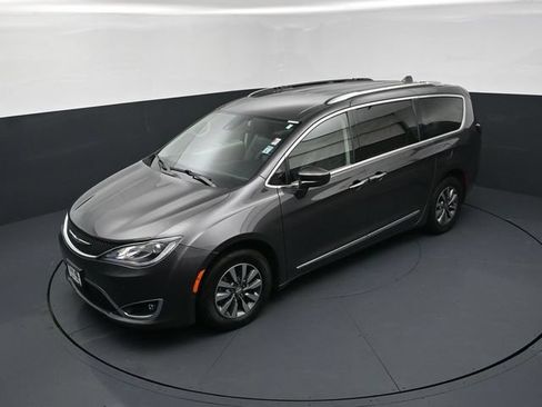 Used 2020 Chrysler Pacifica Touring-L Plus w/ Advanced Safetytec Group FWD image 14