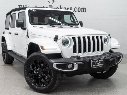 Used 2023 Jeep Wrangler Unlimited Sahara w/ Cold Weather Group AWD/4WD image 39