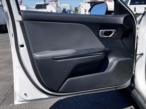 Used 2025 Kia K4 FWD image 24