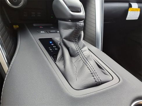 Used 2024 Toyota Venza Limited image 22