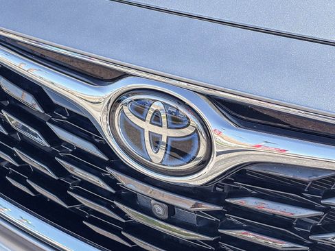 Used 2021 Toyota Highlander Limited AWD/4WD image 9