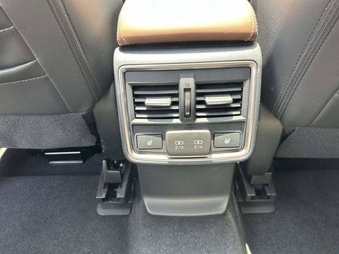 Used 2023 Subaru Forester Touring AWD/4WD image 13