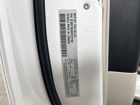 Used 2024 Chrysler Pacifica Touring-L FWD image 18