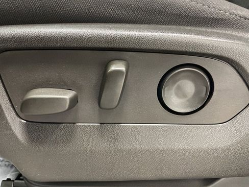 Used 2022 Chevrolet Silverado 1500 Custom image 32