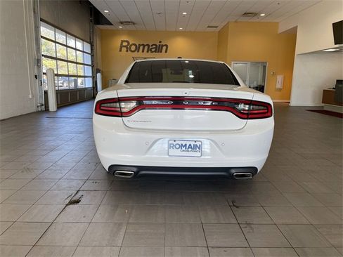 Used 2019 Dodge Charger SXT image 4