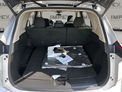 Used 2025 Nissan Rogue SV image 26