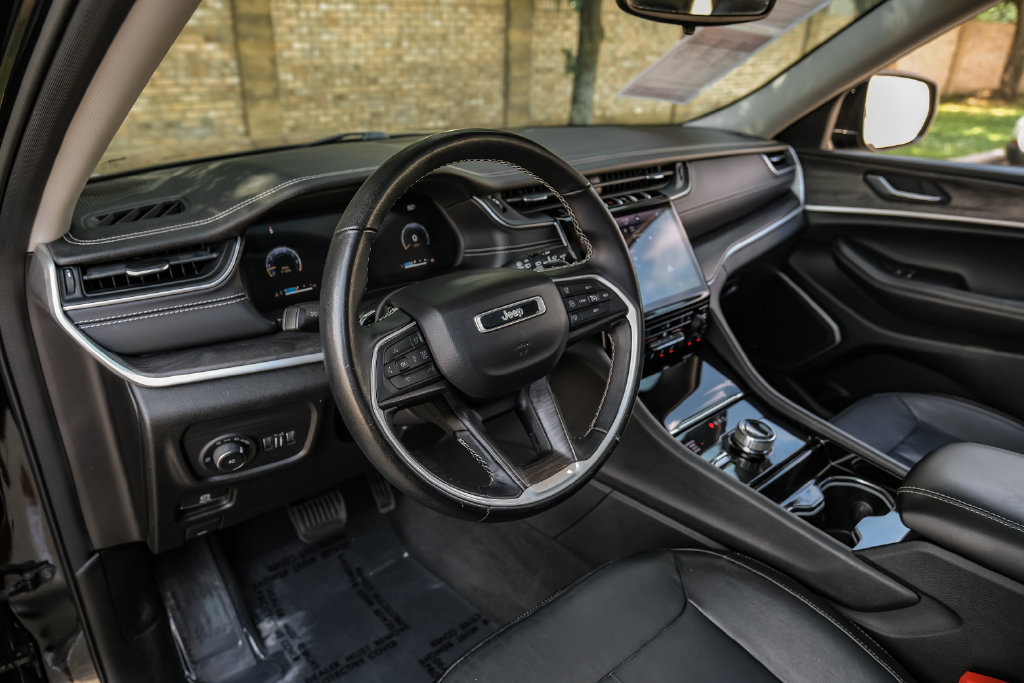 Used 2022 Jeep Grand Cherokee Limited AWD/4WD image 26