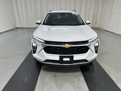 Certified 2024 Chevrolet Trax LT w/ Driver Confidence Package FWD image 3