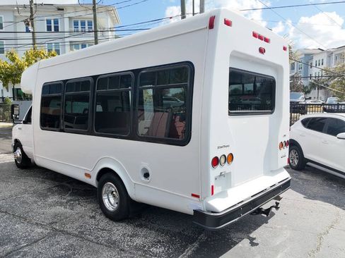 Used 2010 Ford E-450 and Econoline 450 Super Duty RWD image 15