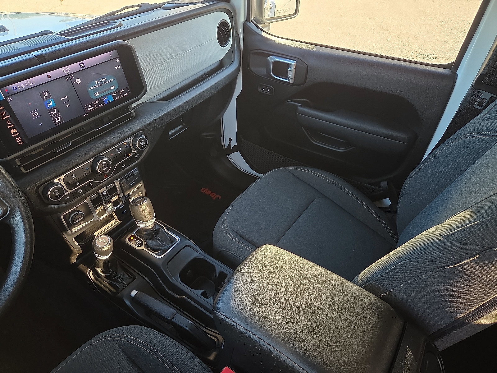 Used 2025 Jeep Gladiator Sport AWD/4WD image 11