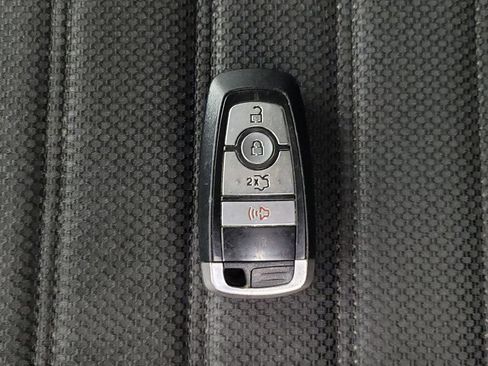 Used 2020 Ford Fusion SE FWD image 32