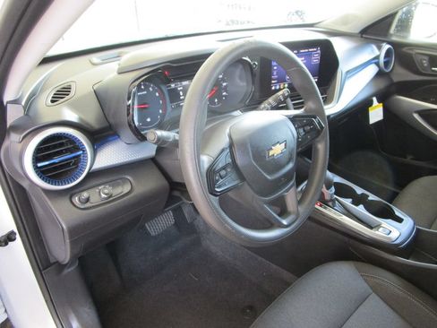 Used 2025 Chevrolet Trax LS FWD image 18