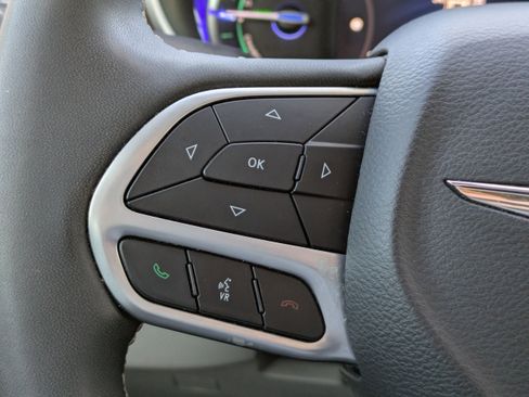 Used 2023 Chrysler Pacifica Limited image 29