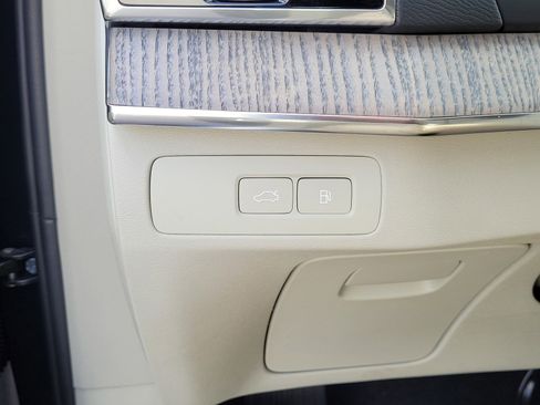 Certified 2024 Volvo XC90 T8 Plus image 18