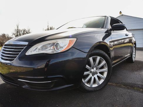 Used 2012 Chrysler 200 Touring FWD image 31