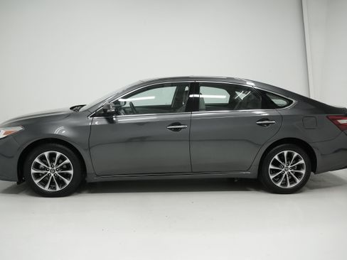 Used 2017 Toyota Avalon XLE image 7