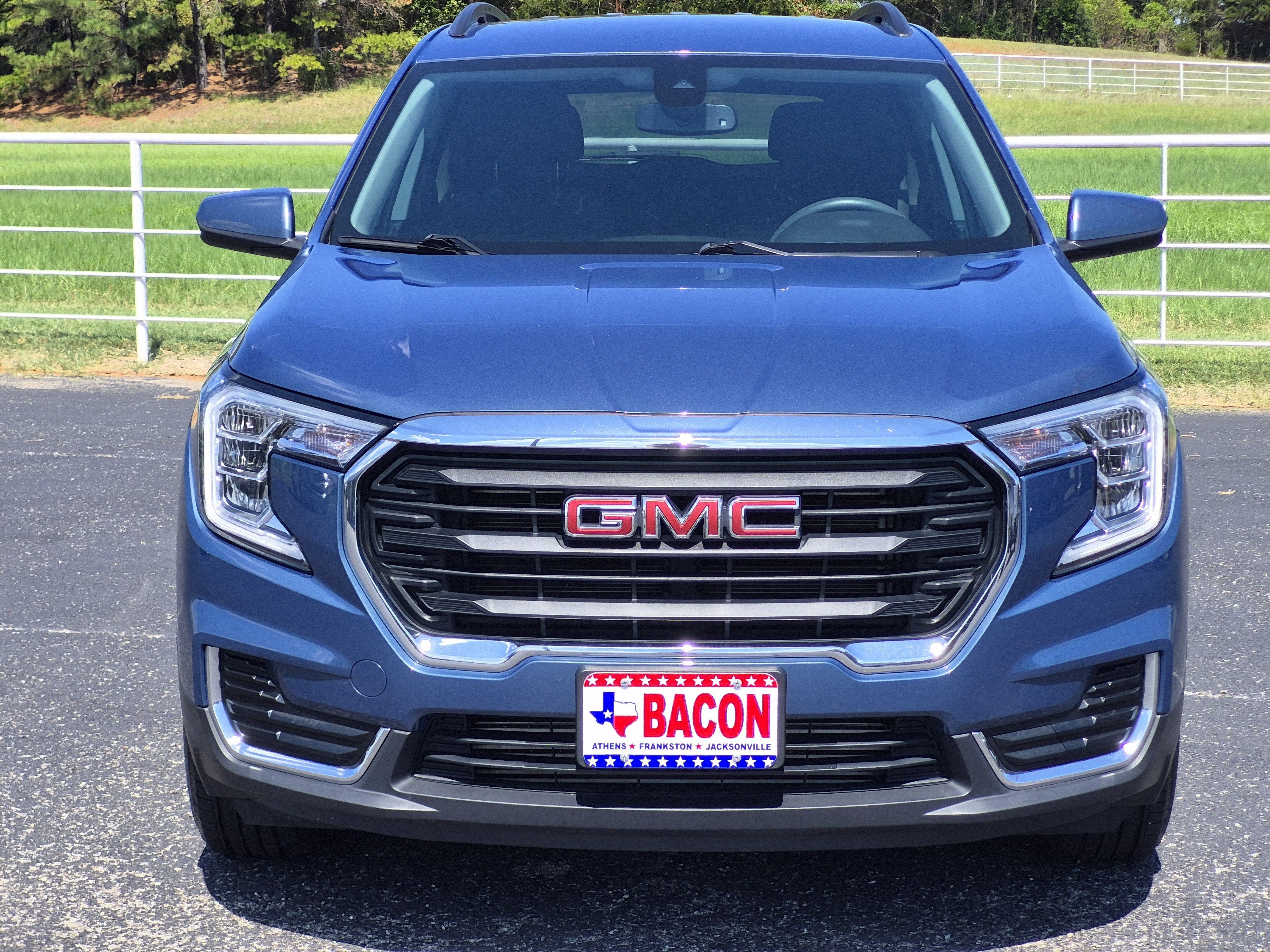 Used 2024 GMC Terrain SLE w/ Driver Convenience Package AWD/4WD image 2