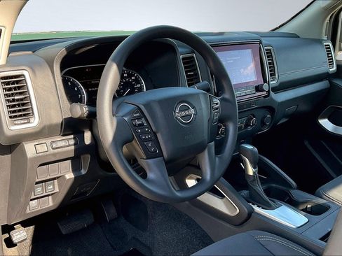 Used 2024 Nissan Frontier SV image 18