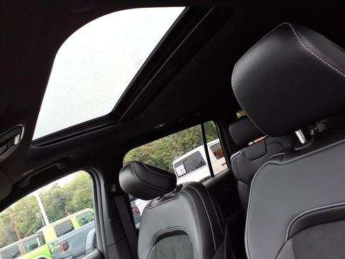 New 2025 Jeep Grand Cherokee L Altitude image 11