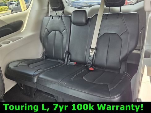 Certified 2024 Chrysler Pacifica Touring-L image 12