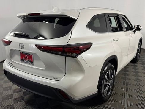 Used 2025 Toyota Highlander XLE FWD image 8
