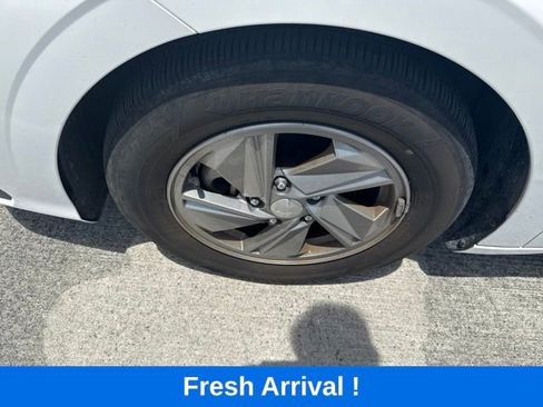 Used 2024 Hyundai Elantra SE FWD image 13