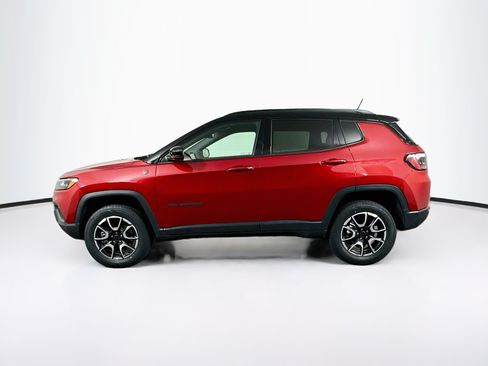 Used 2025 Jeep Compass Trailhawk AWD/4WD image 4