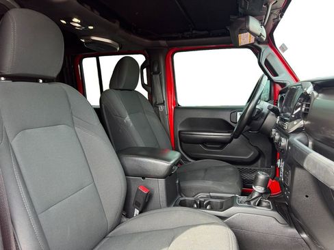 Used 2021 Jeep Gladiator Sport image 15