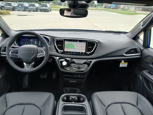 New 2027 Chrysler Pacifica Select FWD image 34