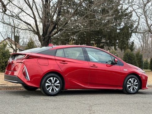 Used 2018 Toyota Prius Prime Plus image 4