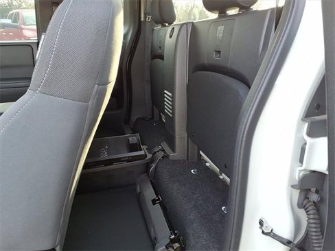 Certified 2025 Nissan Frontier SV image 6