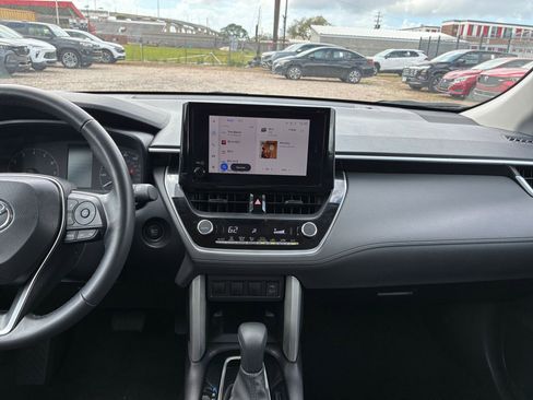 Used 2025 Toyota Corolla Cross LE image 14