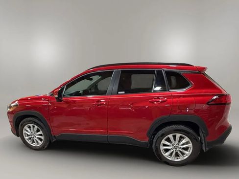 Used 2024 Toyota Corolla Cross LE image 8