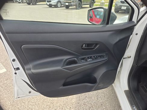 Used 2021 Nissan Versa S w/ Electronics Package FWD image 12