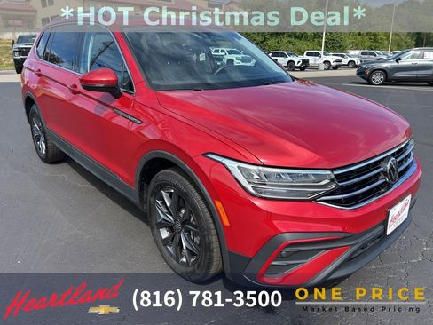 Used 2023 Volkswagen Tiguan SE image 3