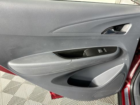 Used 2020 Chevrolet Bolt LT image 25
