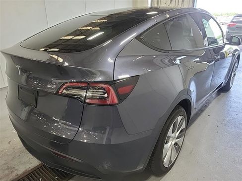 Used 2023 Tesla Model Y Long Range AWD/4WD image 9